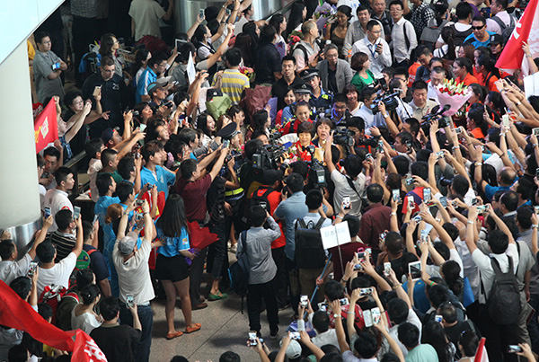 Women's volleyball team receive a hero's welcome