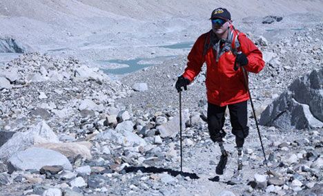 Amputee man's 40 years dream of climbing Mount Qomolangma