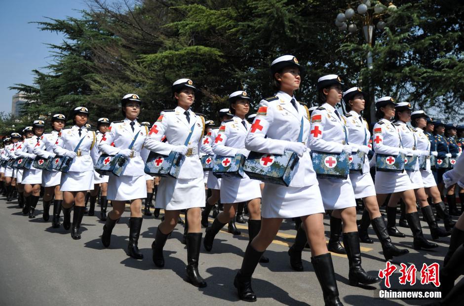 Female soldiers return to school after V-Day parade