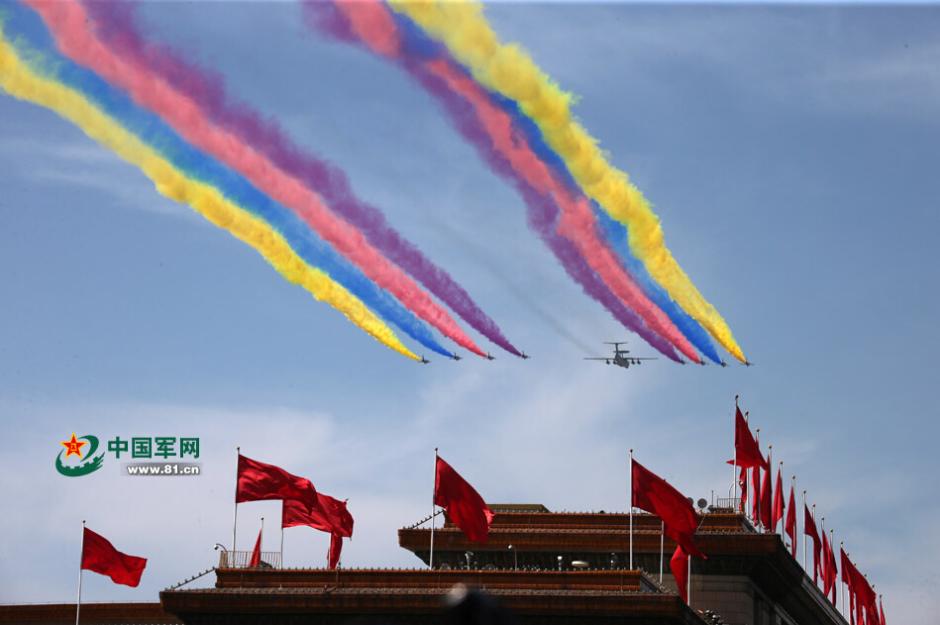 Stunning moments of Chinese air force in V-day parade