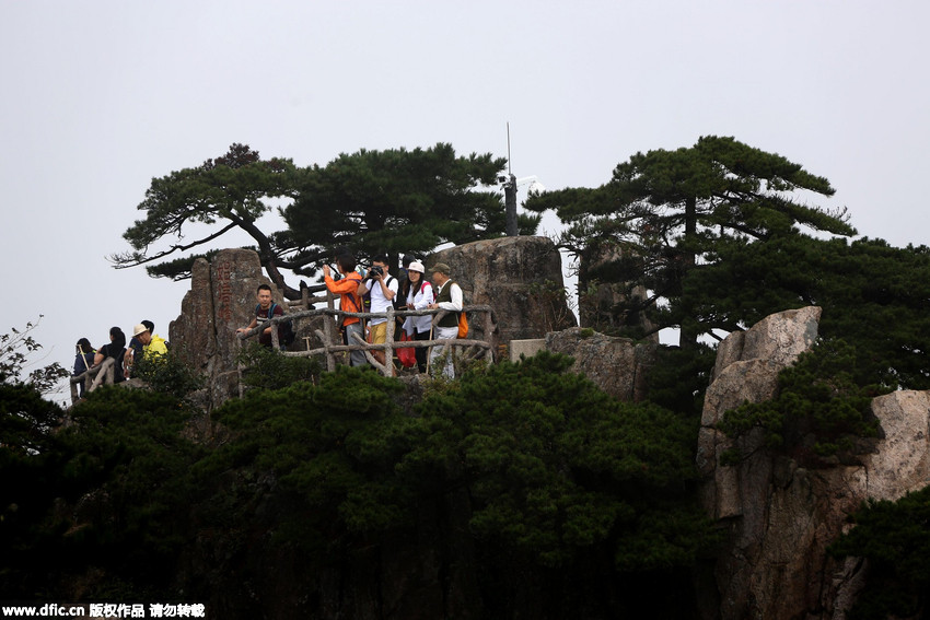 Fantastic autumn scenery of Mount Huangshan