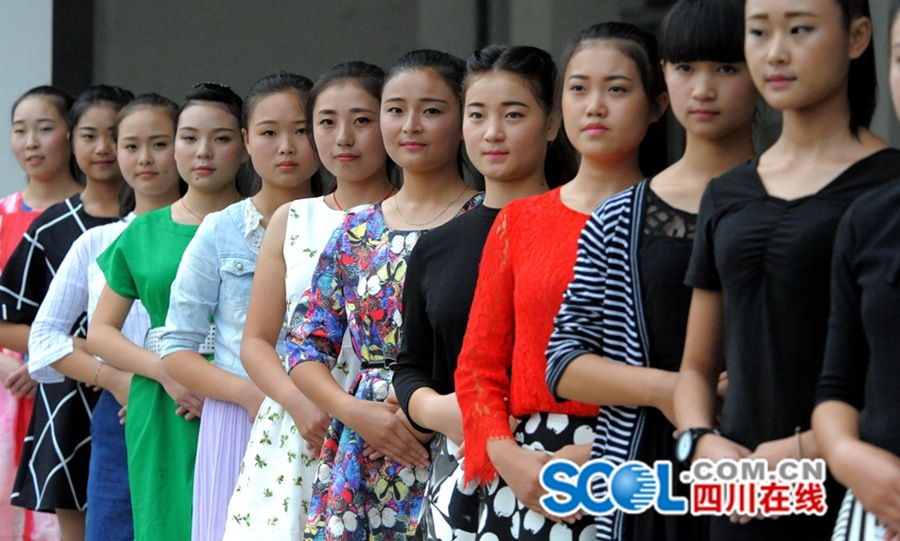 Vocational high school training high-speed rail attendants set up in Sichuan