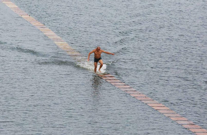 Shaolin monk breaks record for running on water