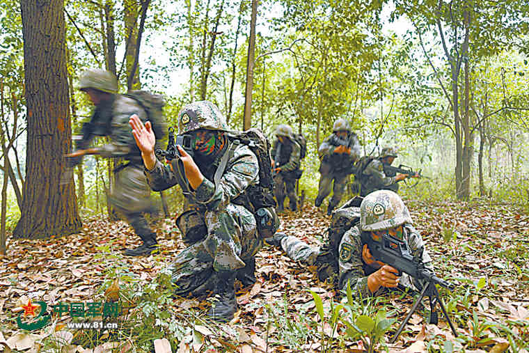 PLA special soldiers conduct actual-combat training