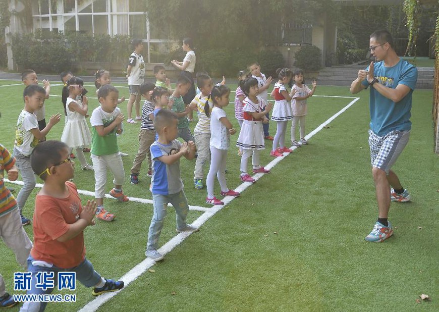 Stereotype of male preschool teachers fades in China