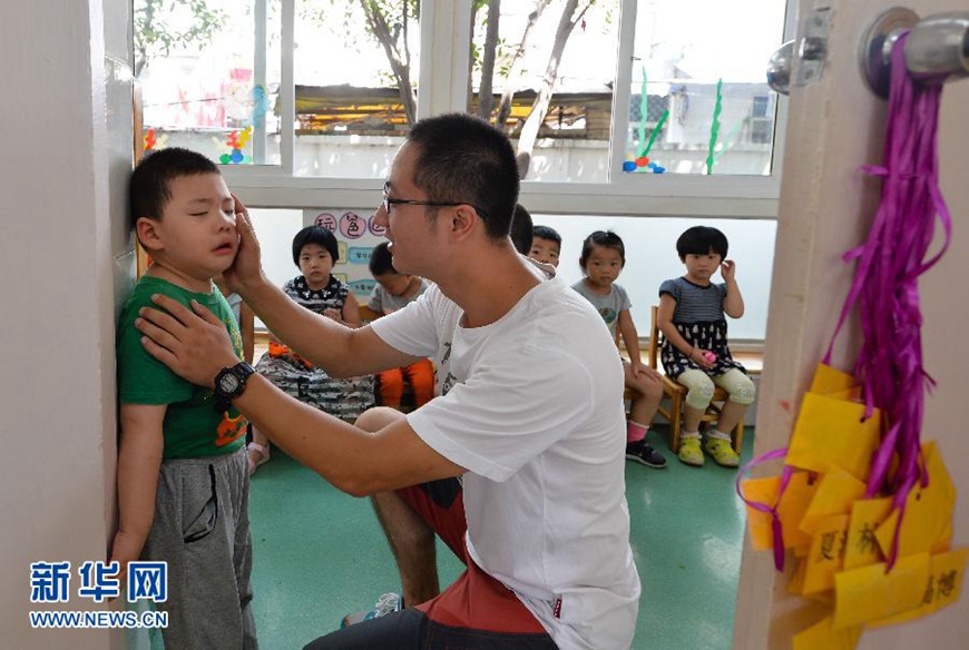 Stereotype of male preschool teachers fades in China