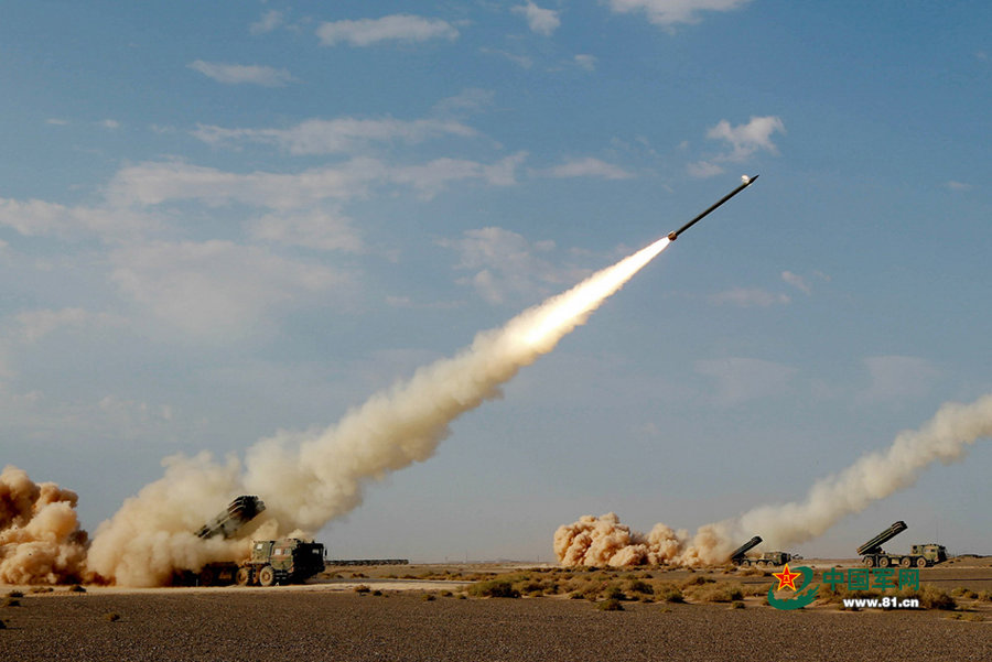 Artillery force holds drill in deserts of NW China