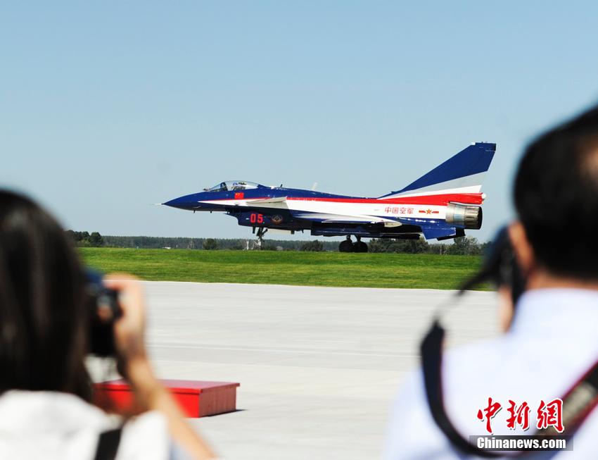 Breathtaking aerobatics show in NE China