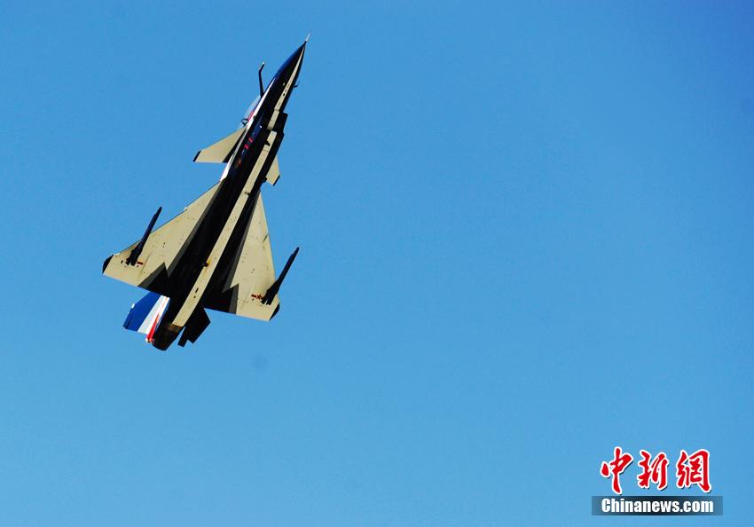 Breathtaking aerobatics show in NE China