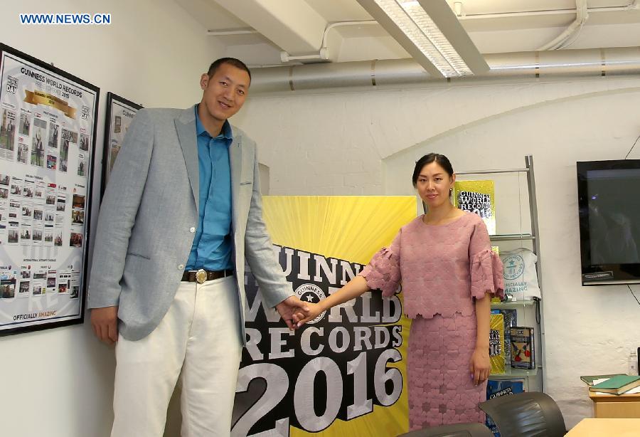 Chinese Couple Claim Title For Guinness World S Tallest Married Couple 2 People S Daily Online