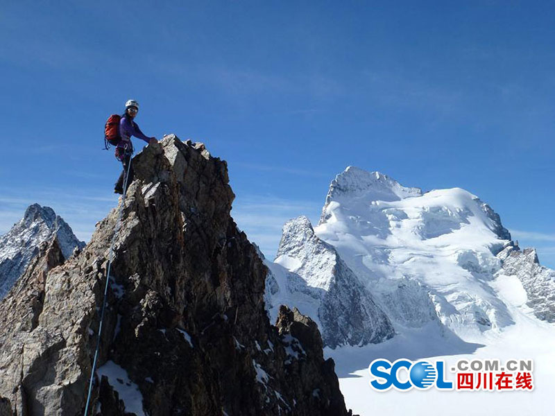 'The girl cut in two' – a beautiful rock climbing instructor in Chengdu
