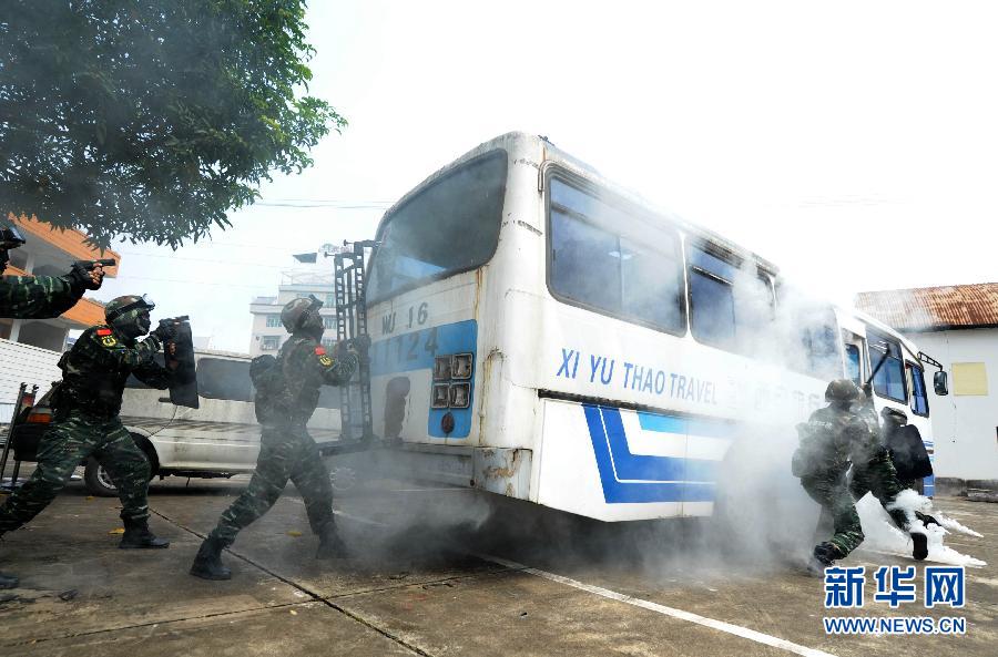 Anti-terrorism troops conduct combat exercise in China's Guangxi