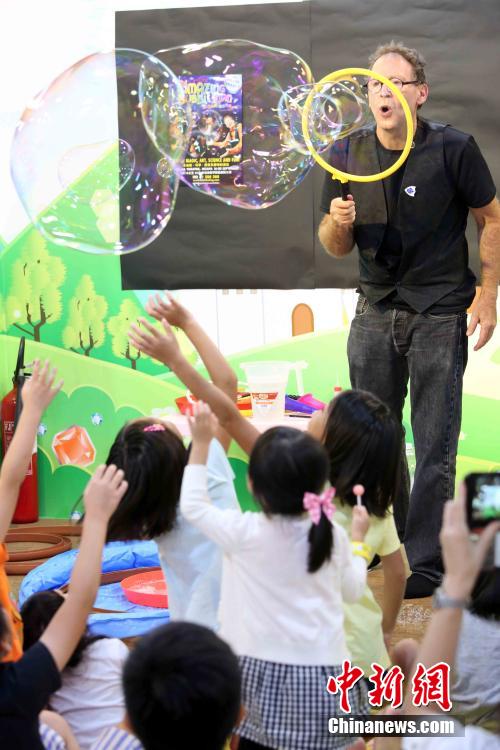 Bubble man Louis Pearl performed in Hong Kong