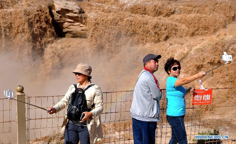 Hukou waterfall shows magnificent spectacle along Yellow River