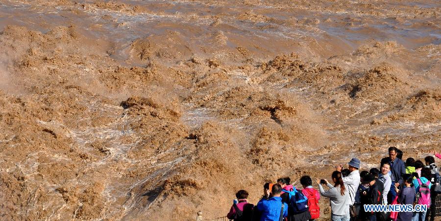 Hukou waterfall shows magnificent spectacle along Yellow River