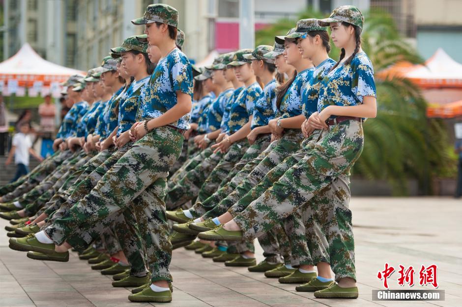 University holds freshmen military training