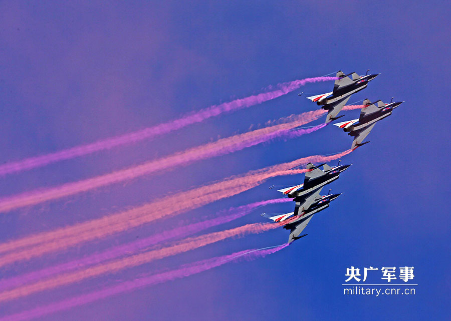 China's air force puts on brilliant air show
