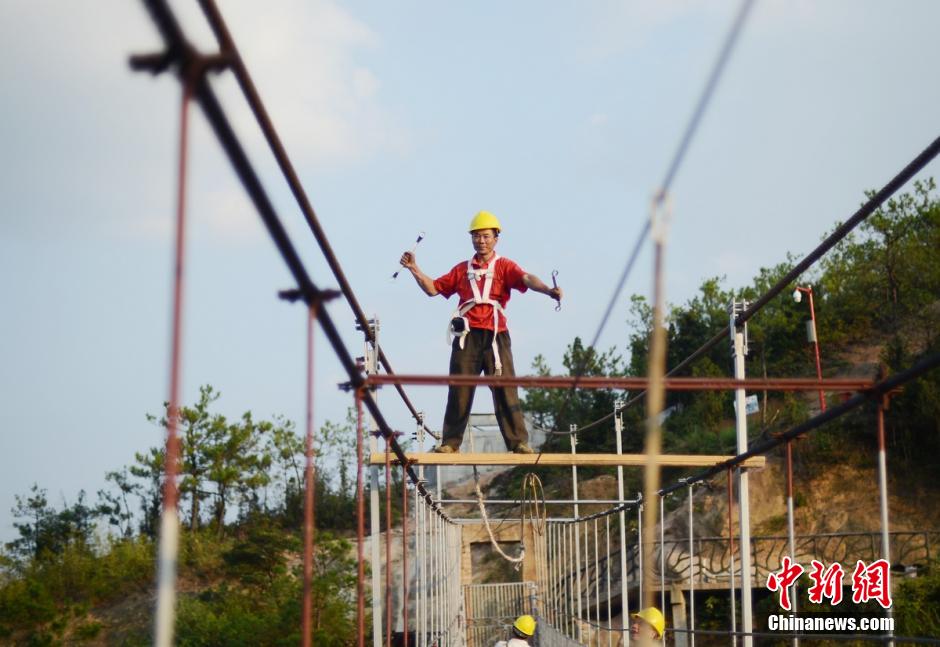 Photo story: a peek at constructors of a suspension bridge