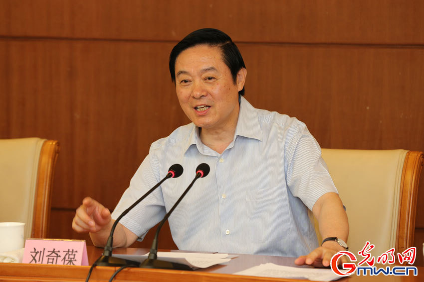 CPC publicity head stresses patriotism in Xinjiang