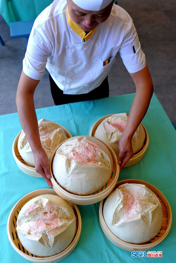 Supersized steamed buns shown in Chengdu