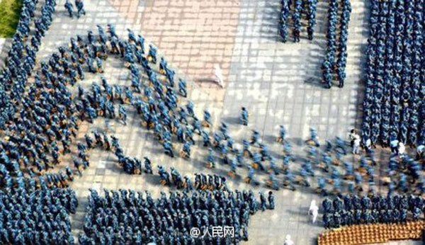 9,000 freshmen participate in military training in Wuhan
