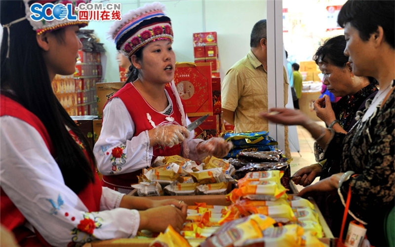 Giant mooncakes appear in Chengdu