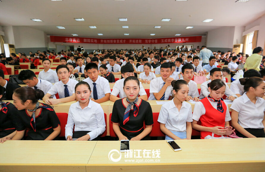 Beijing Capital Airlines recruits 1,000 flight attendants in Hangzhou