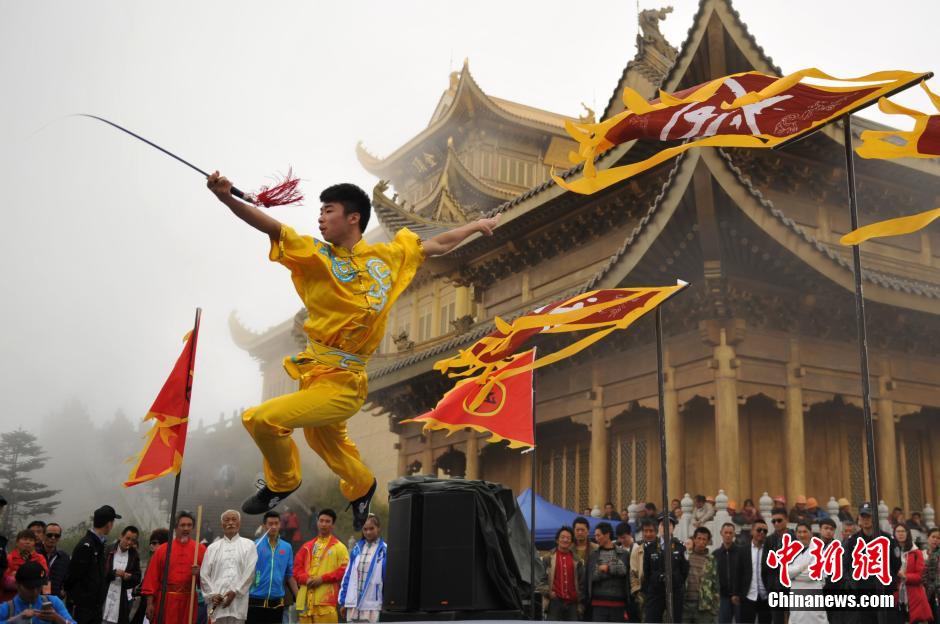 Kung fu masters perform on Emei Mountain