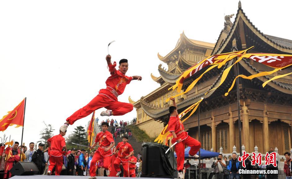 Kung fu masters perform on Emei Mountain