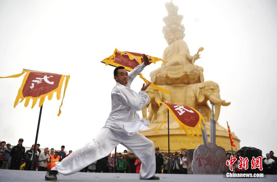Kung fu masters perform on Emei Mountain