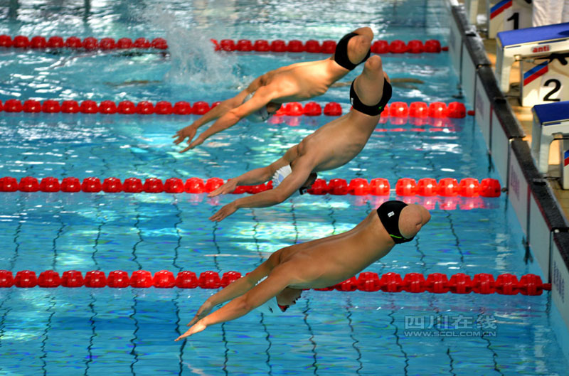 Amputee 'Frog King' in the swimming pool