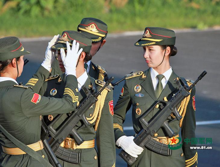 Female soldiers who have light up China's V-day parade
