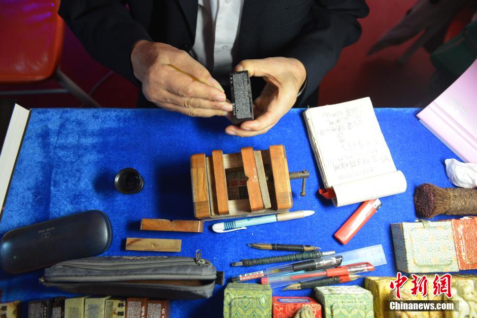 155 Chinese characters engraved on 1-square-centimeter seal surface 