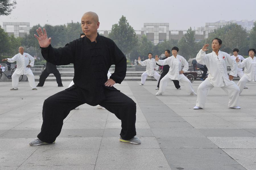 People play Taichi for morning exercises in N. China