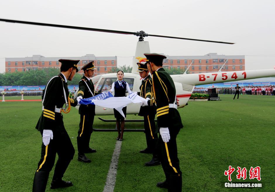 College in Chengdu holds 'Luxury' semester opening ceremony