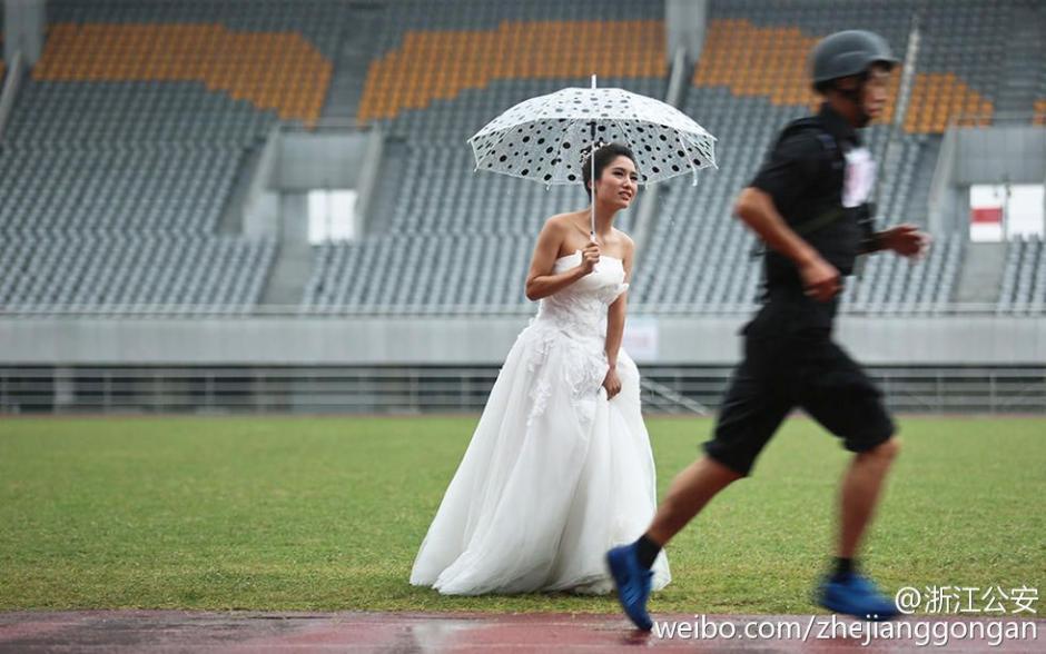 Bride supports groom to attend military skills competition
 on wedding day