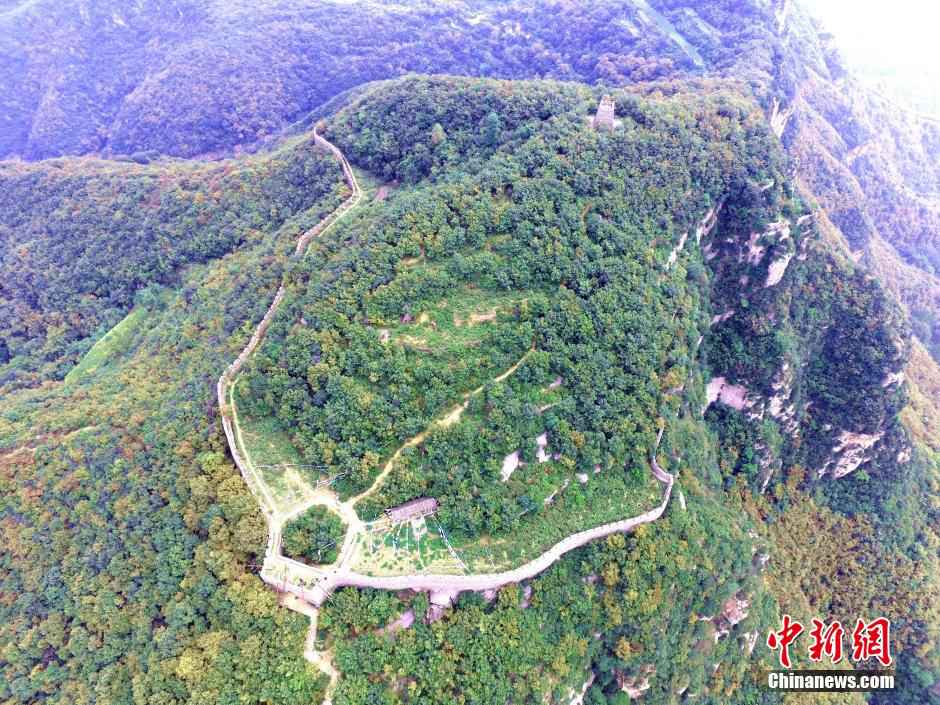 Winding ancient 'Great Wall' in Henan