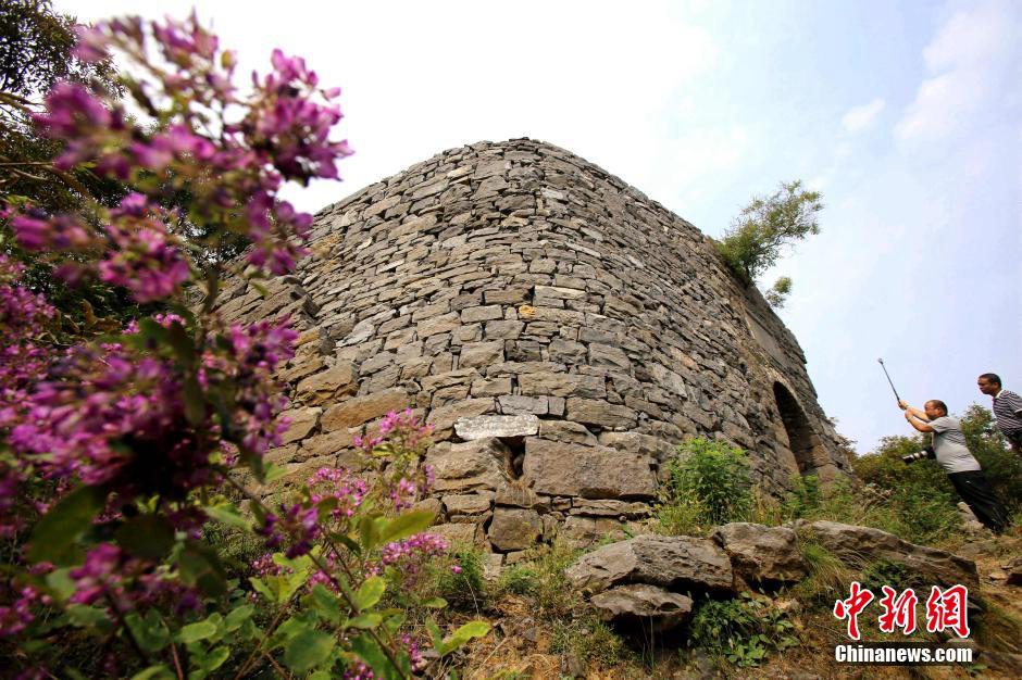 Winding ancient 'Great Wall' in Henan