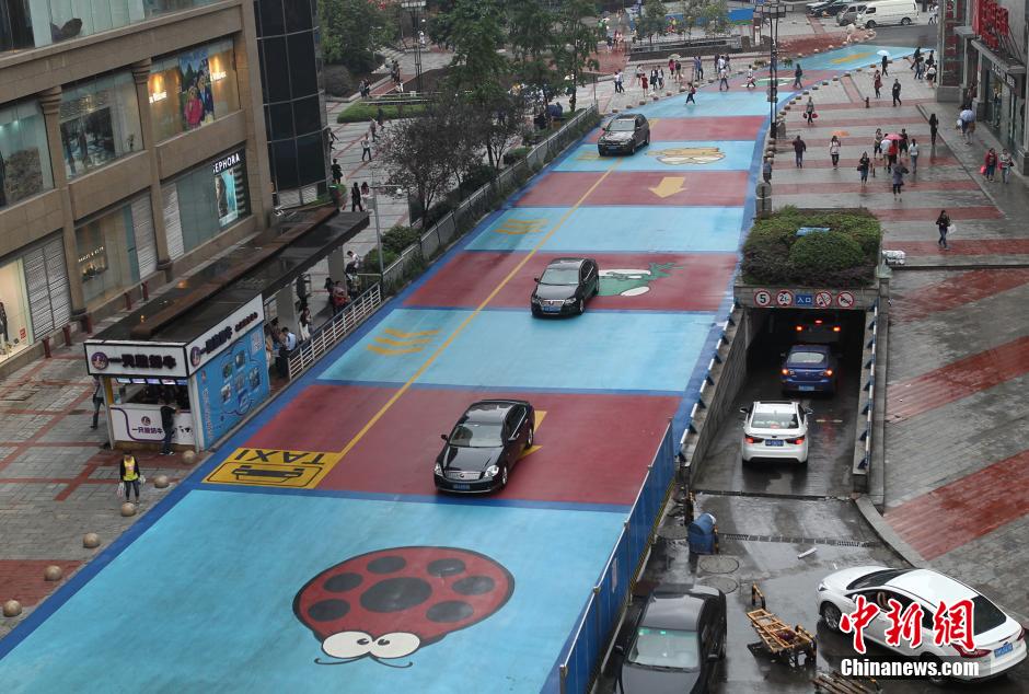 'Cartoon road' opens to traffic in Chongqing