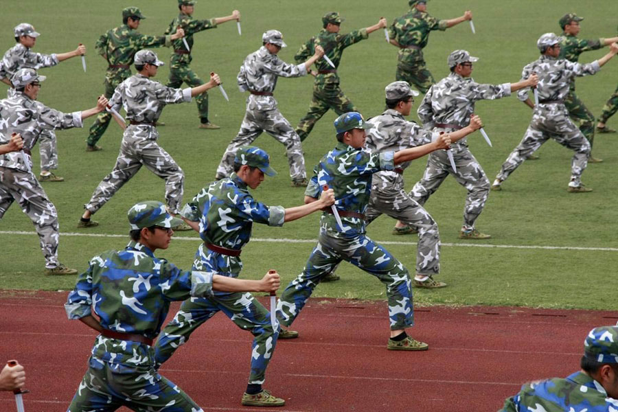 Freshmen take 'dagger exercises' in military training in Hangzhou