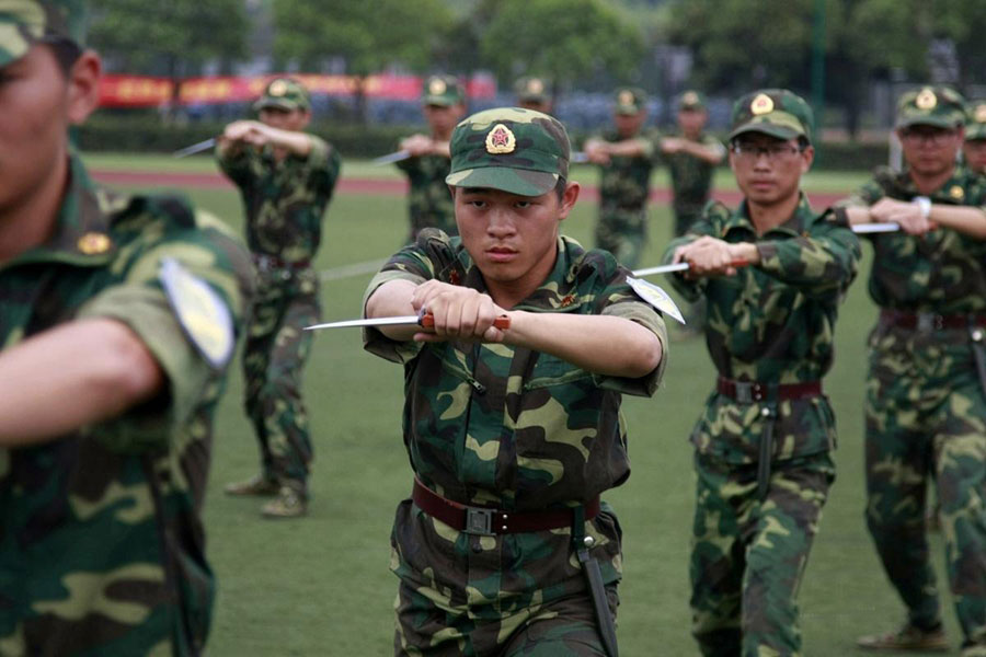 Freshmen take 'dagger exercises' in military training in Hangzhou