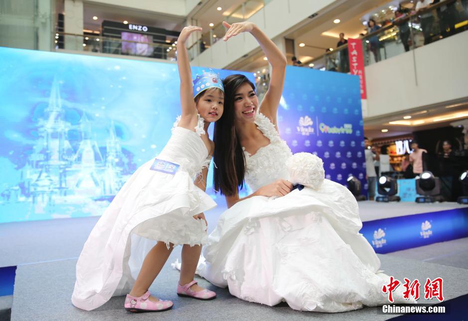 Lovely tissue wedding dress show 