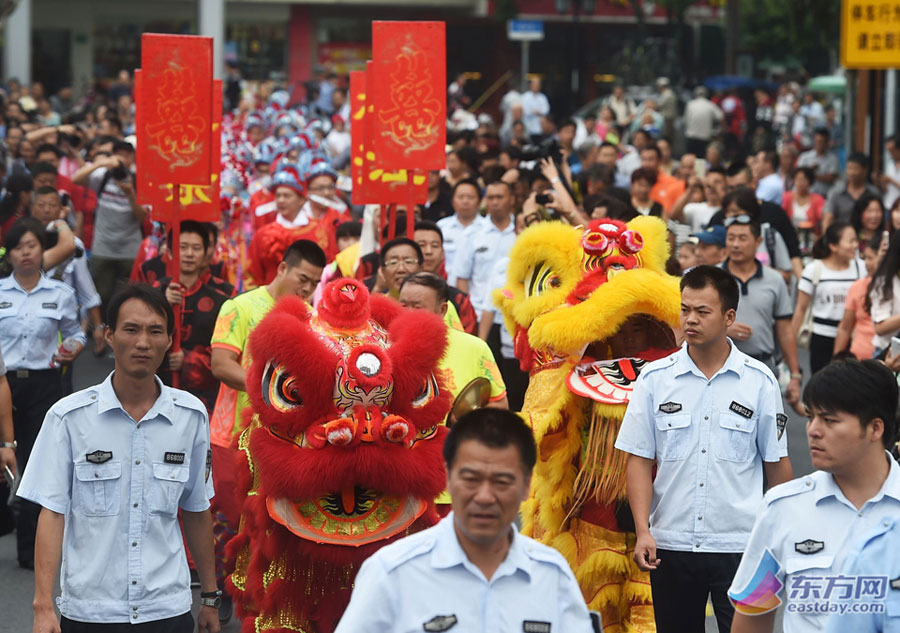 Traditional Chinese wedding held in Fengjing Ancient Town