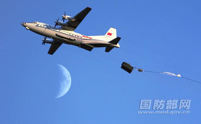 Cool training pictures of Chinese airborne troops