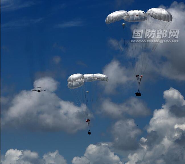 Cool training pictures of Chinese airborne troops