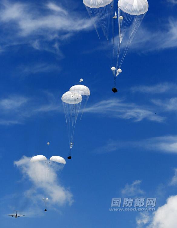 Cool training pictures of Chinese airborne troops