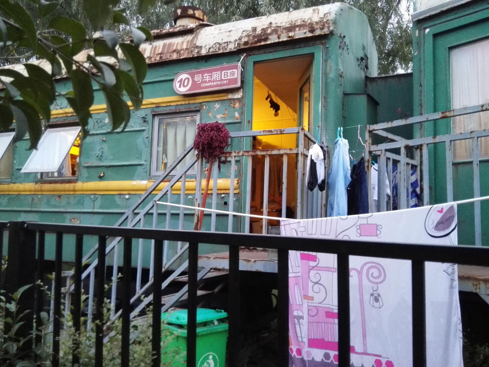 School in Zhengzhou transforms train cars into dormitory