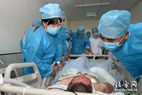 Firefighter who fell into coma in Tianjin blast 
wakes up after a month