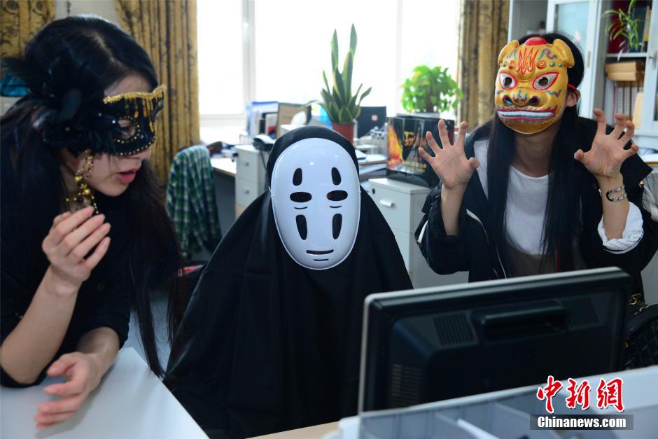 A day at work with 'no face'