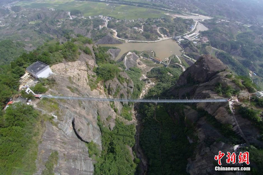 First Glass Suspension Bridge in China Opens to Visitors